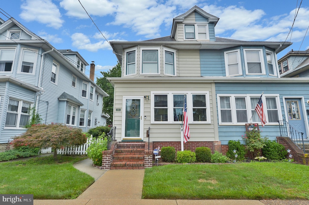 816 Monmouth St, Gloucester City, NJ 08030 - photo 1