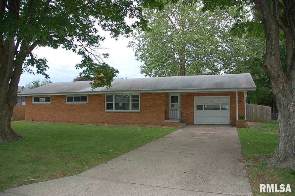 1401 Rutledge Dr, Lincoln, IL 62656 - photo 1