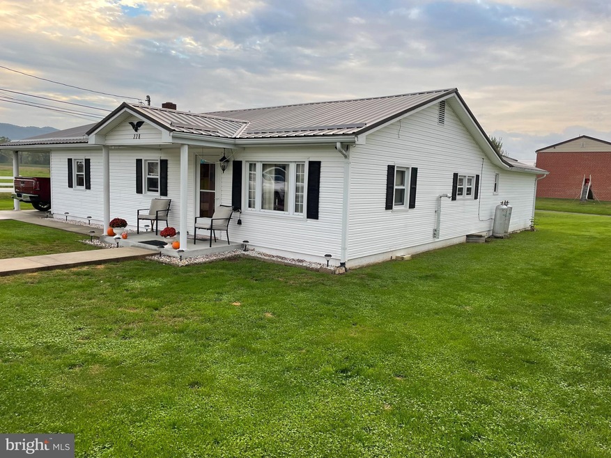 228 Railroad St, Moorefield, WV 26836 - photo 1