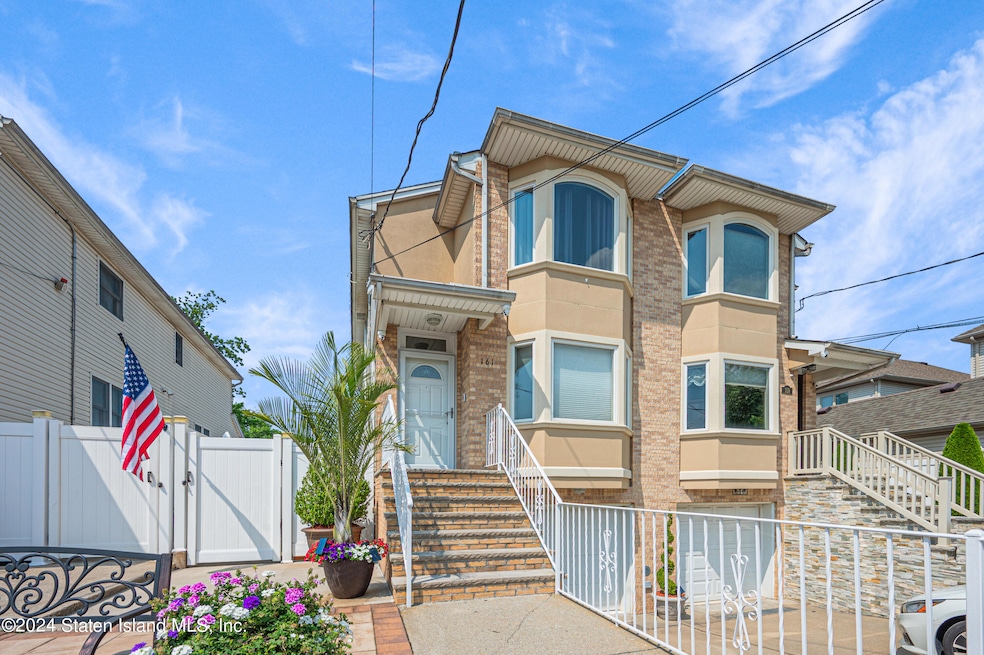 Sold $909,999 • Co-Listing Agent