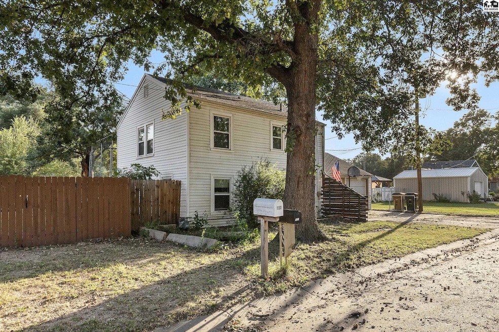 113 W 6th St, Haven, KS 67543 - photo 1