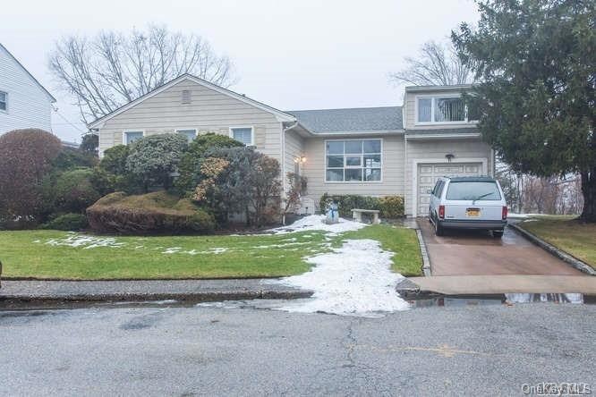 17 Bittersweet Ln, Valley Stream, NY 11581 - photo 1