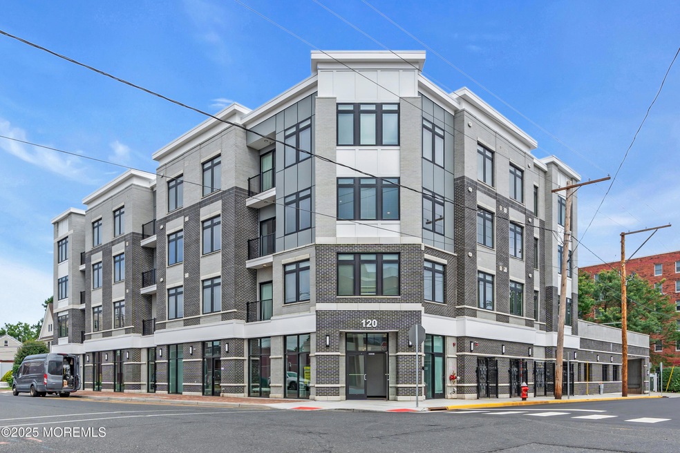 01_Vistas Building Front