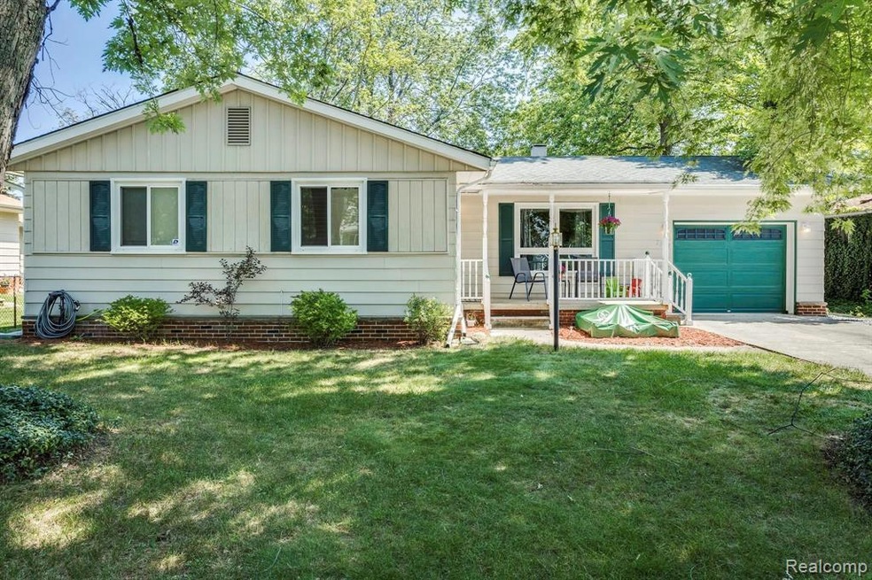 2948 15th Ave, Port Huron, MI 48060 - photo 1