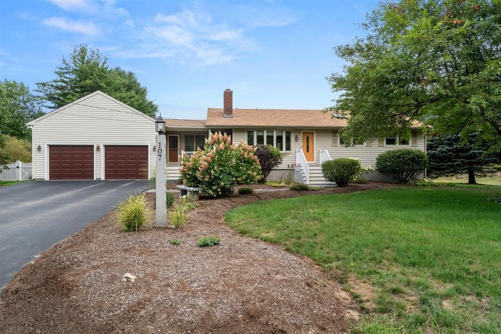 107 Meadowcrest Dr, Bedford, NH 03110 - photo 1