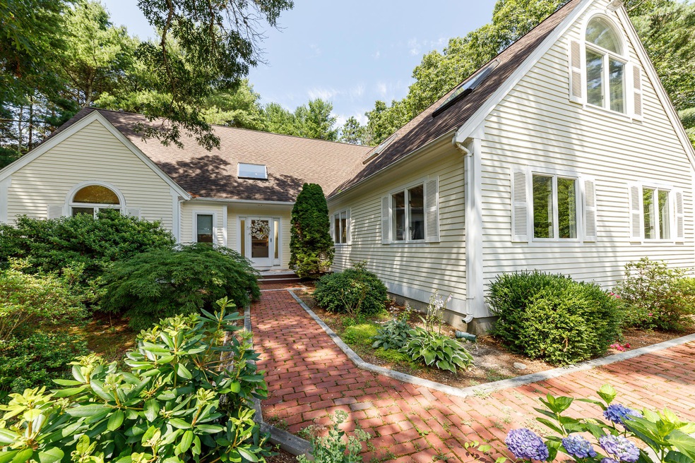 2 Victoria Ln, East Falmouth, MA 02536 - photo 1