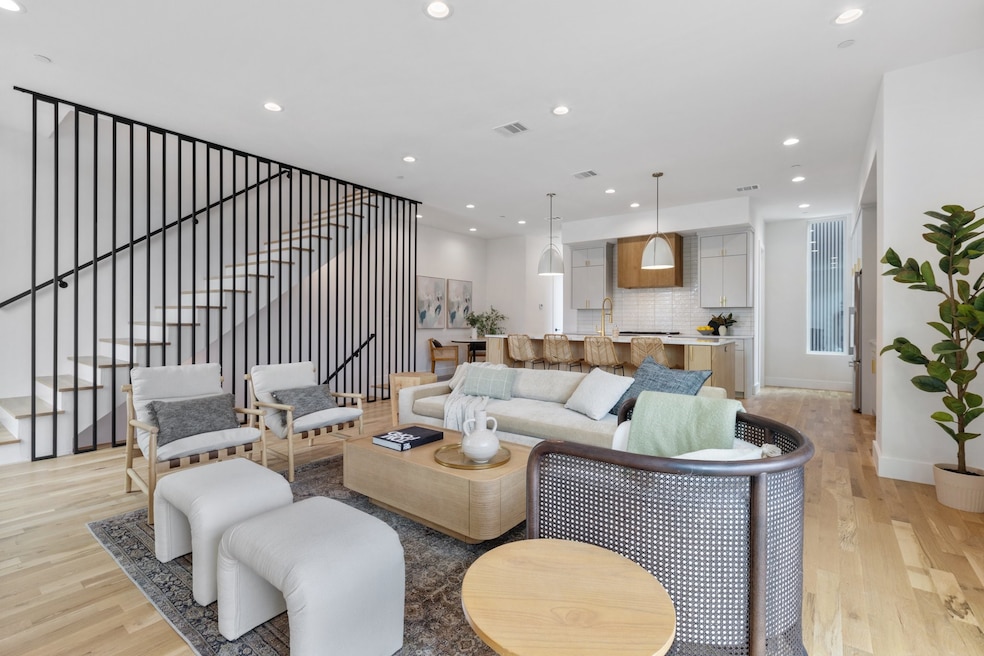 4330 Dickason Ave unit 102, Dallas, TX 75219 - photo 1