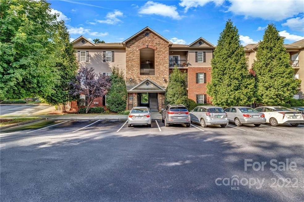 512 Appeldoorn Cir unit 512, Asheville, NC 28803 - photo 1