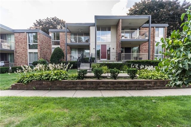 4043 W Maple 203-22.jpg