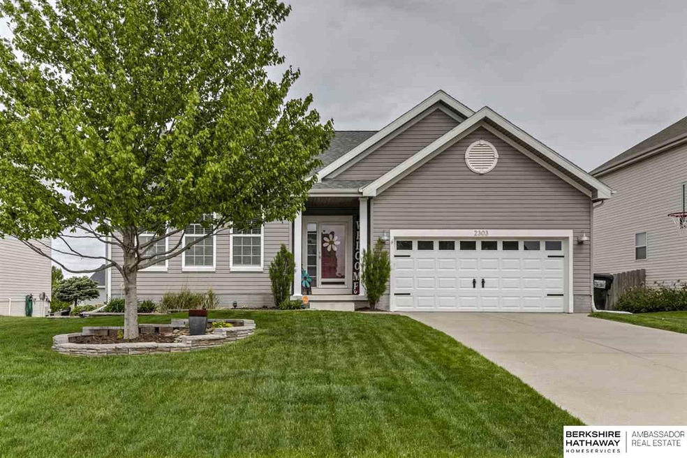 2303 Quartz Dr, Papillion, NE 68046 - photo 1