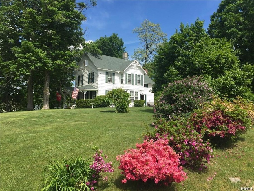 202 Vineyard Ave, Highland, NY 12528 - photo 1