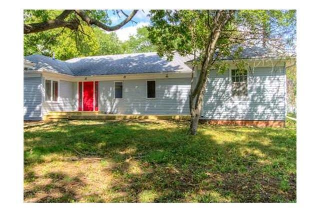 7204 Forest Ct, Windsor Heights, IA 50324 - photo 1