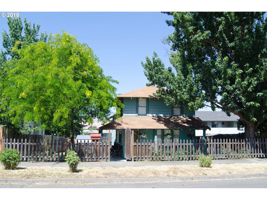 705 E 12th St, the Dalles, OR 97058 - photo 1