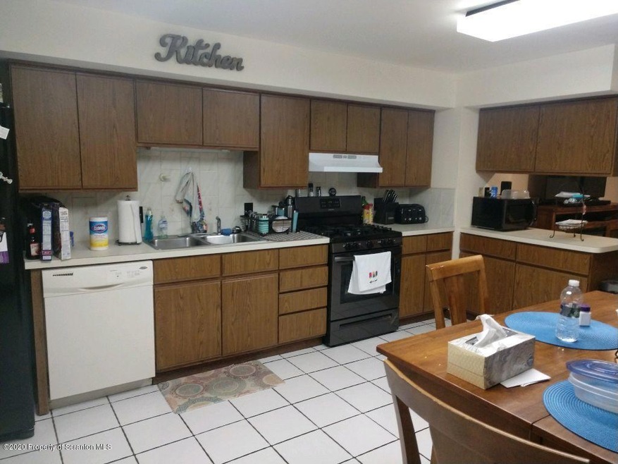 628 Main St, Moosic, PA 18507 - photo 1