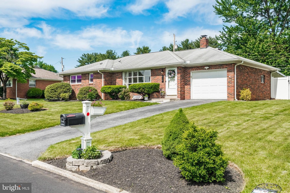 929 Webster Ave, Allentown, PA 18103 - photo 1