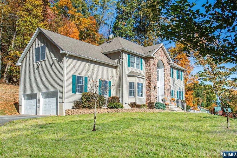 Sold $735,000 • Co-Listing Agent