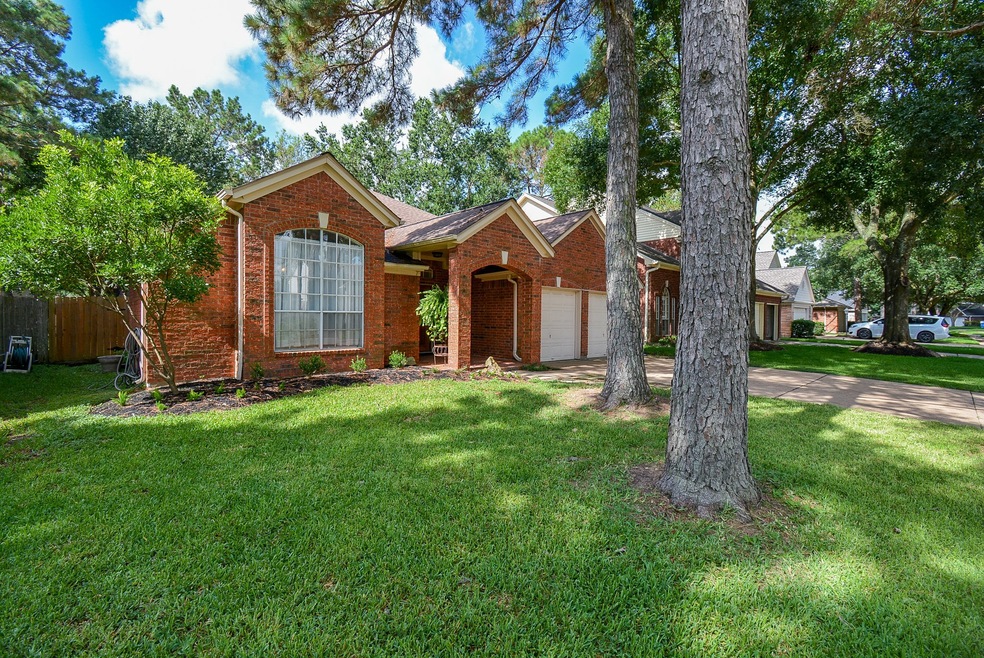 8022 Shangrila Ln, Houston, TX 77095 - photo 1