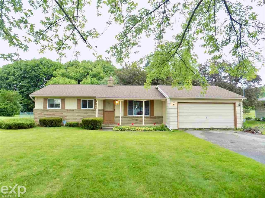 3182 Birchlane Dr, Flint, MI 48504 - photo 1