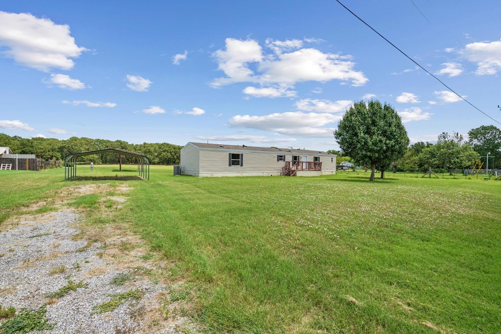 336 Creekview Meadows Dr, Springtown, TX 76082 - photo 1