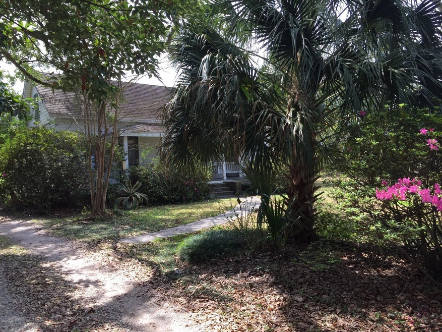 2122 Government St, Ocean Springs, MS 39564 - photo 1