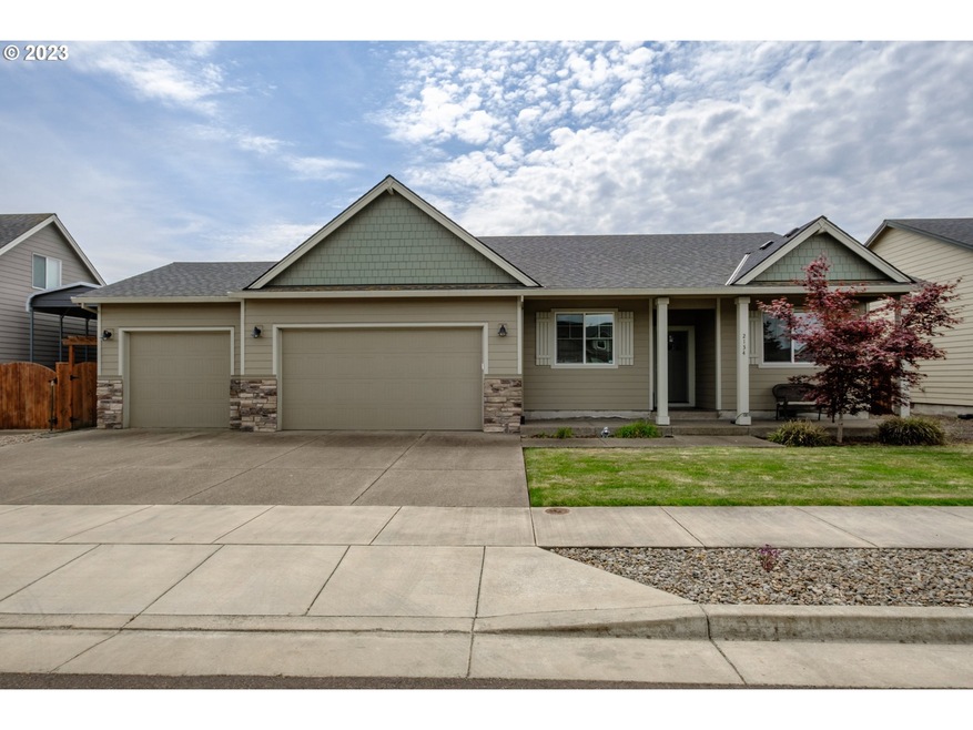 2134 NE Evergreen Ave, Albany, OR 97321 - photo 1