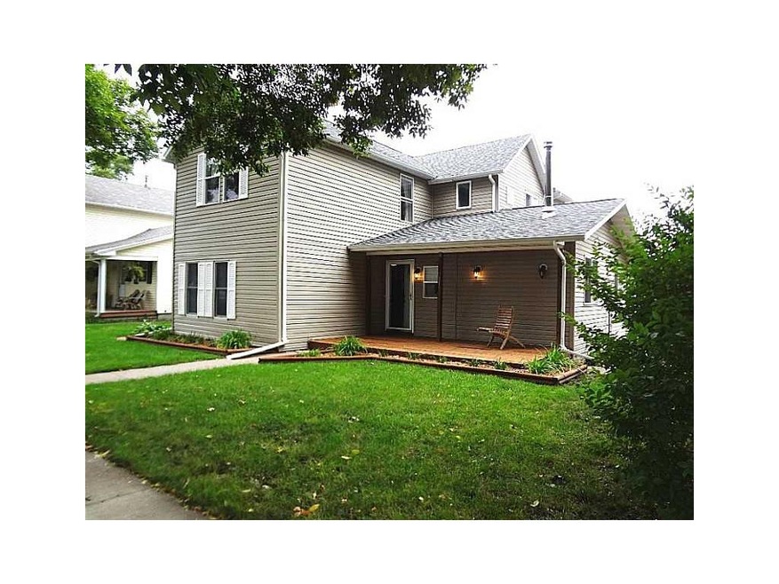 1219 8th St NW, Cedar Rapids, IA 52405 - photo 1