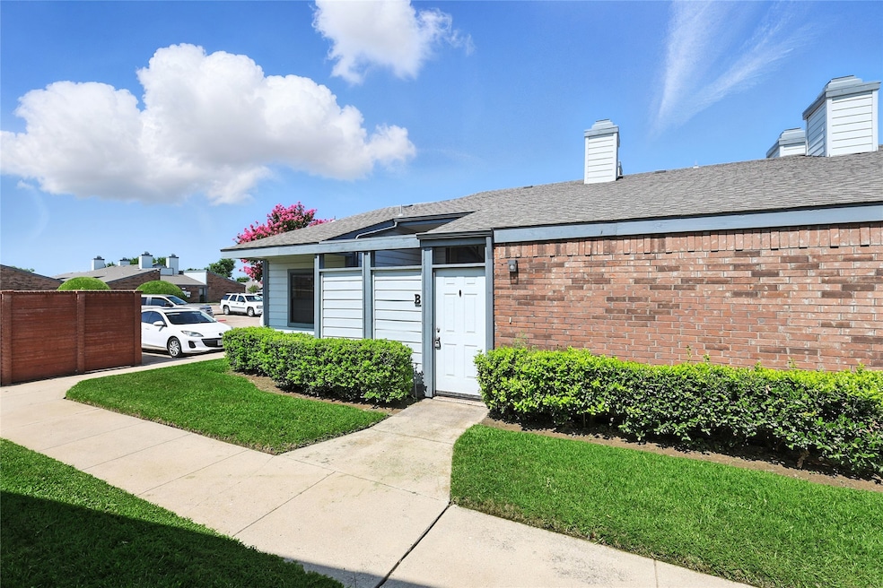 640 Bellaire Dr unit B, Hurst, TX 76053 - photo 1