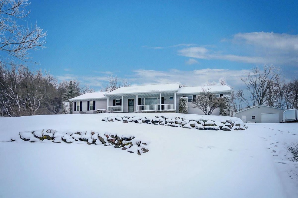 690 French Ct, Oregon, WI 53575 - photo 1