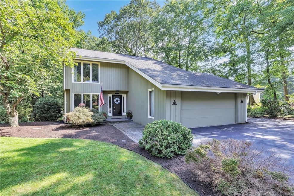 8 Rolling Brook Ln, Shelton, CT 06484 - photo 1