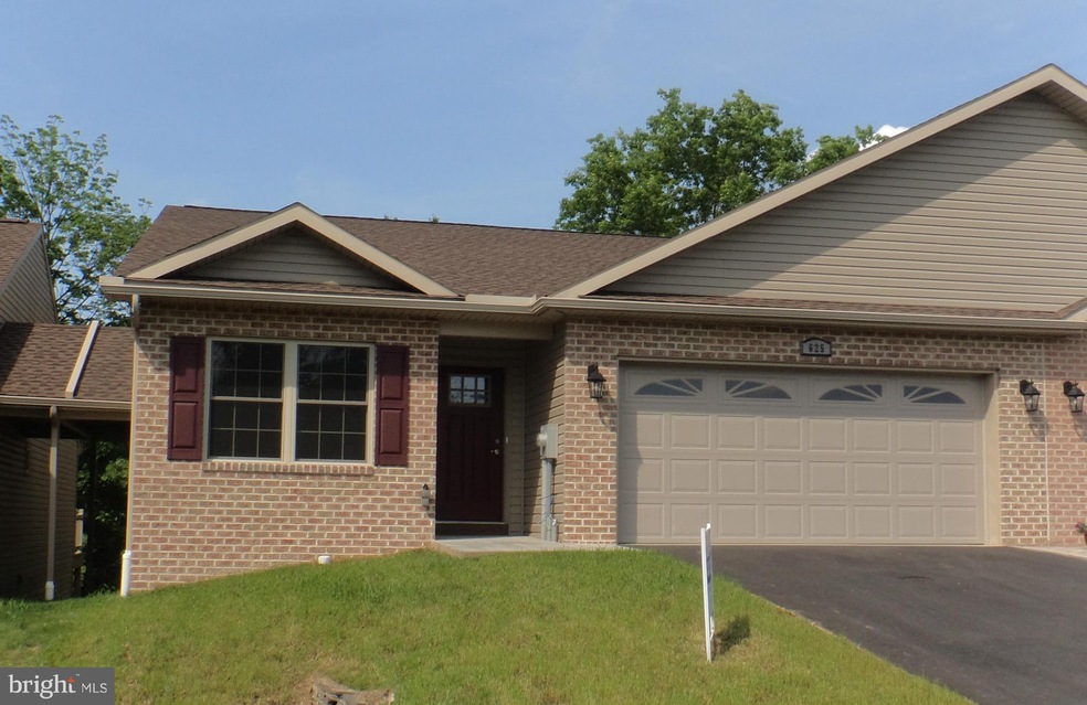 625 Shook Ct W, Greencastle, PA 17225 - photo 1