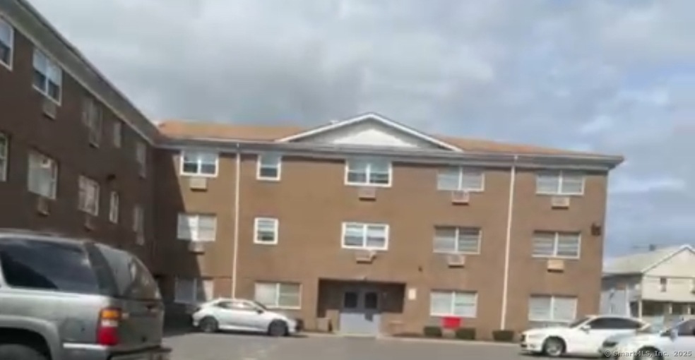 70 Mckinley Ave unit c11, Bridgeport, CT 06606 - photo 1