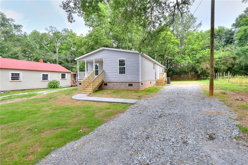 View of front of house featuring a front yard