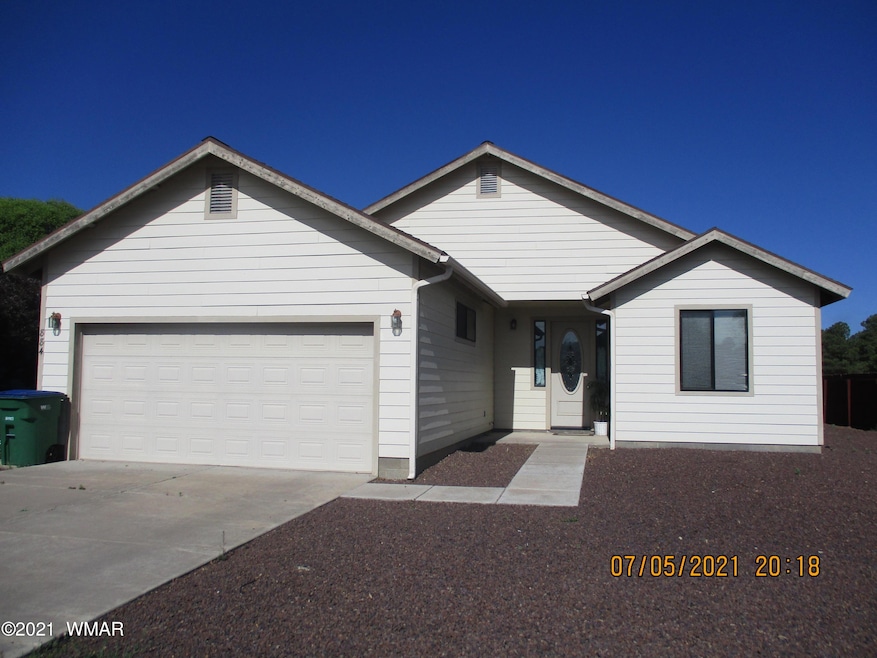 884 S Hunters Run, Show Low, AZ 85901 - photo 1
