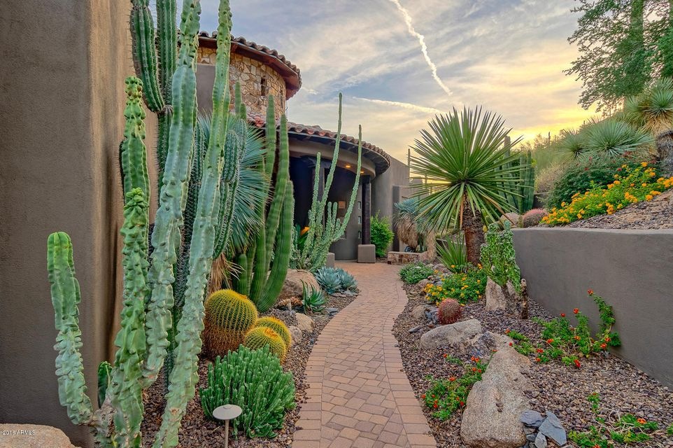 FRONT COURTYARD