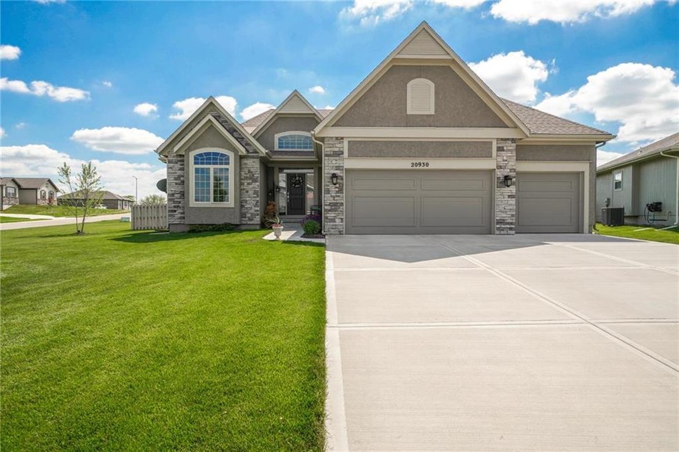 20930 S Barker Rd, Spring Hill, KS 66083 - photo 1