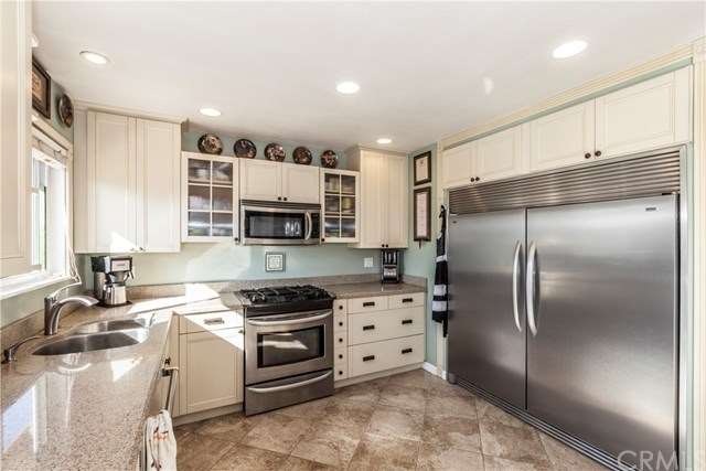 This kitchen has all top of the line SS appliances