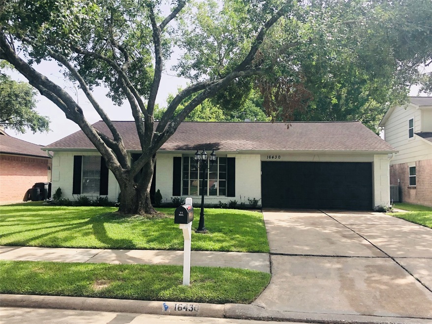 16430 Bougainvilla Ln, Friendswood, TX 77546 - photo 1