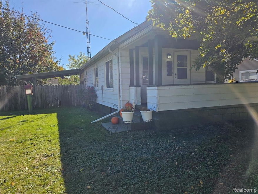 View of side of home