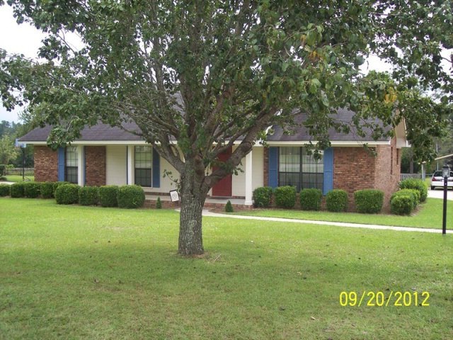 1004 Karen Ln, Douglas, GA 31533 - photo 1