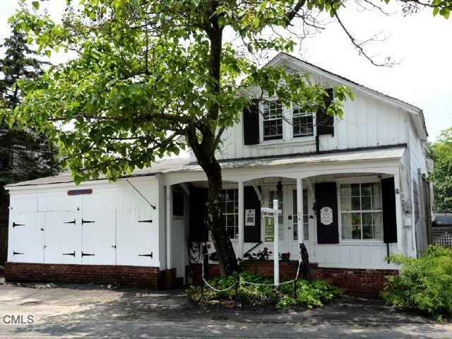 94 Rings End Rd, Darien, CT 06820 - photo 1