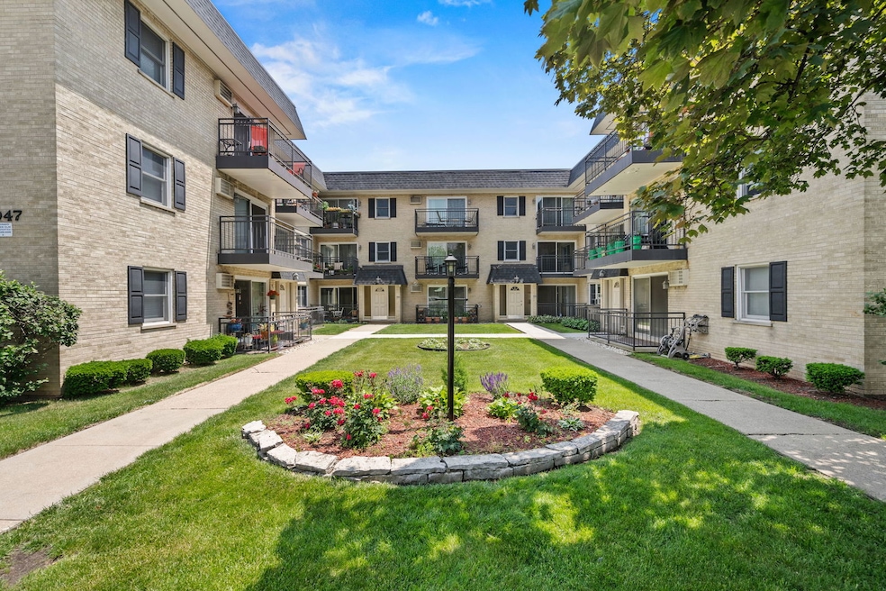 1039 N Harlem Ave unit 1SC, Oak Park, IL 60302 - photo 1