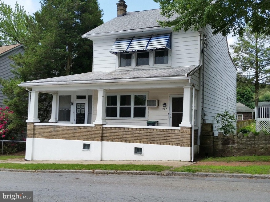 212 N Lehigh St, Tamaqua, PA 18252 - photo 1