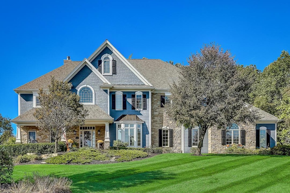 N62W27369 Trappers Run, Sussex, WI 53089 - photo 1