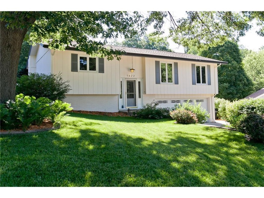 Exterior Front nicely landscaped