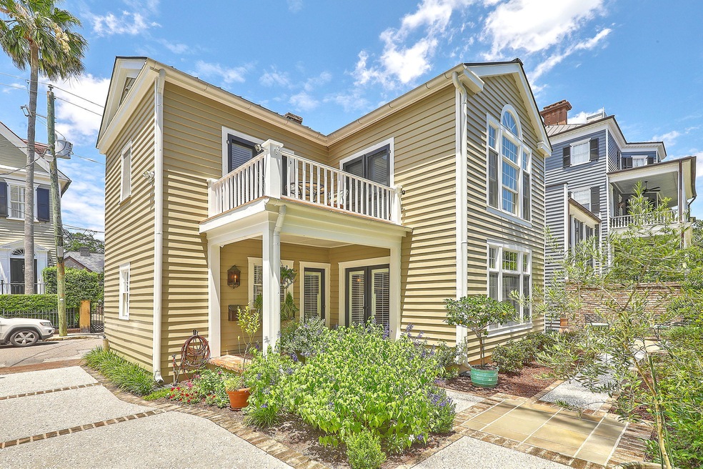 1 1/2 Gibbes Street exterior