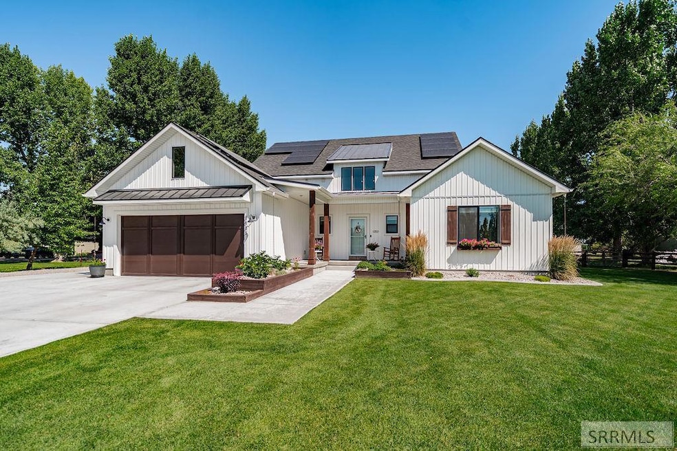 For Sale $799,900 • Co-Listing Agent