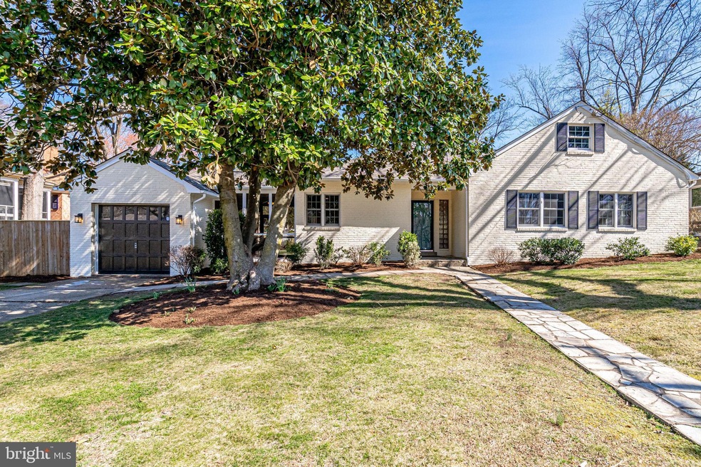 309 Yale Dr, Alexandria, VA 22314 - photo 1