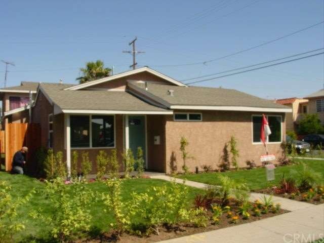 Front View of Detached 3-bed 2-Bath Home New Const