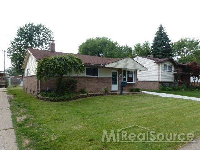30577 Bluehill St, Roseville, MI 48066 - photo 1