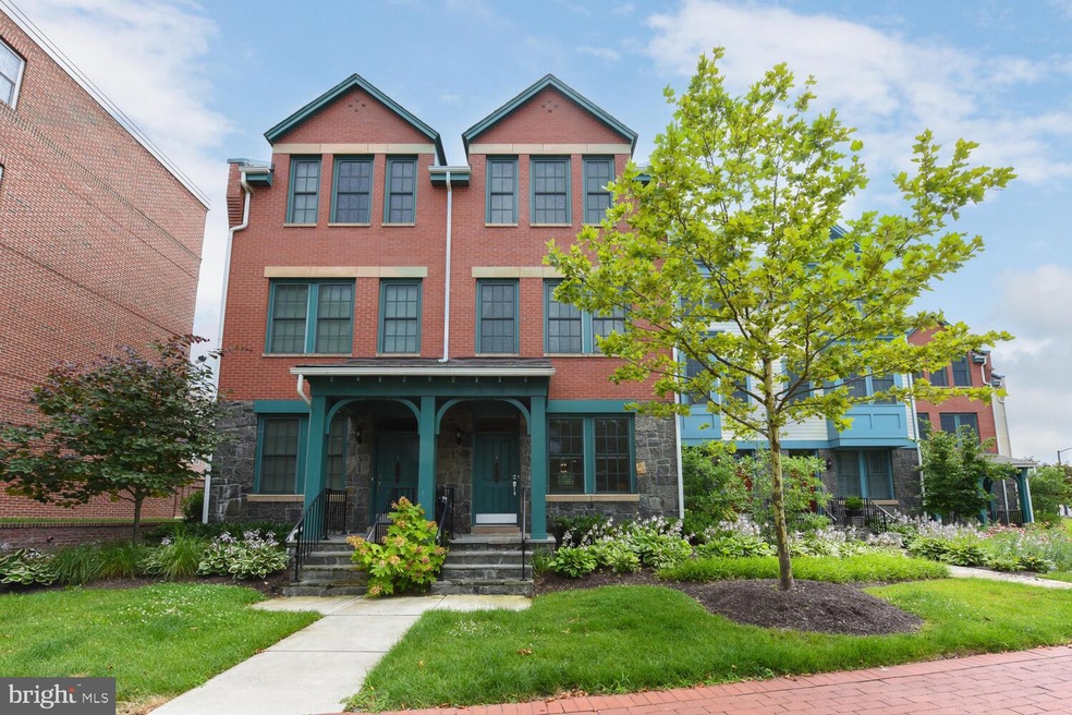 918 Slaters Ln, Alexandria, VA 22314 - photo 1